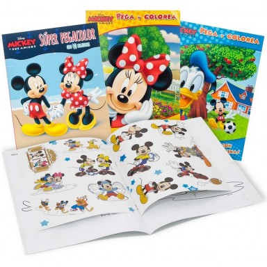 Libro para colorear Disney con 40 pegatinas.